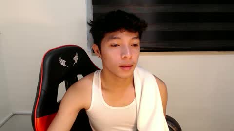 Snapshot of urhotethanxx chatting on 06-07-26, 04:22 Ethan online show from 06-07-26, 04:22