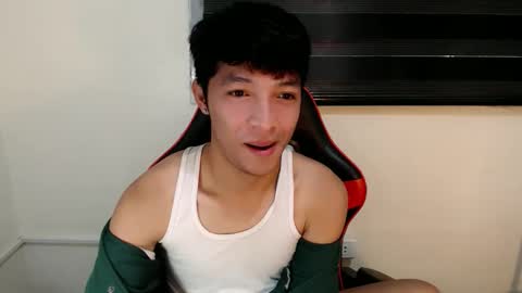 Snapshot of urhotethanxx chatting on 06-09-26, 11:27 Ethan online show from 06-09-26, 11:27