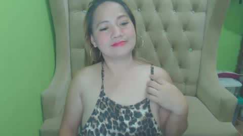 Snapshot of urhotmomzoey chatting on 04-21-26, 06:23 urhotmomzoey online show from 04-21-26, 06:23