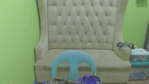 Snapshot of urhotmomzoey chatting on 04-22-26, 07:04 urhotmomzoey online show from 04-22-26, 07:04