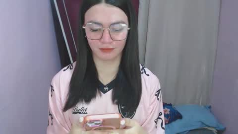 Snapshot of urhottiest_katey chatting on 04-23-26, 06:14 Katey online show from 04-23-26, 06:14