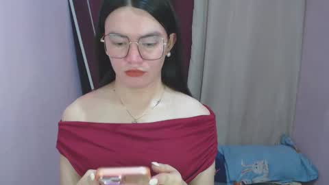 Snapshot of urhottiest_katey chatting on 04-27-26, 06:44 Katey online show from 04-27-26, 06:44