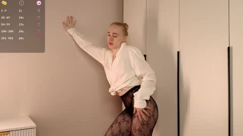 ElizabethLizy online show from 04-25-26, 05:10