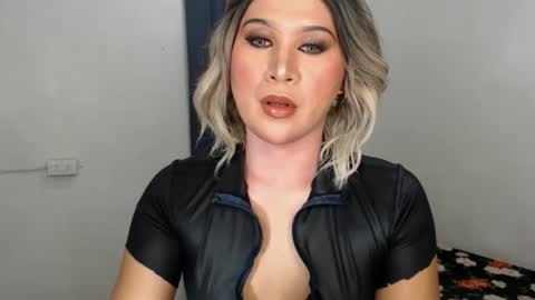 Zoe online show from 01-06-25, 01:20