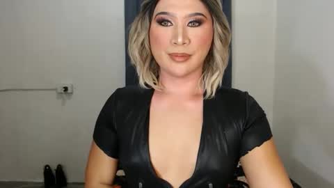 Zoe online show from 01-17-25, 11:27