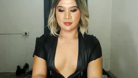 Zoe online show from 02-15-25, 03:50