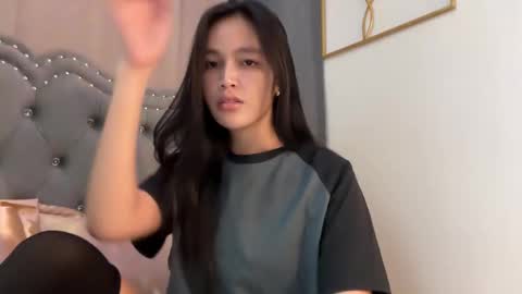 Amira online show from 12-18-25, 03:01