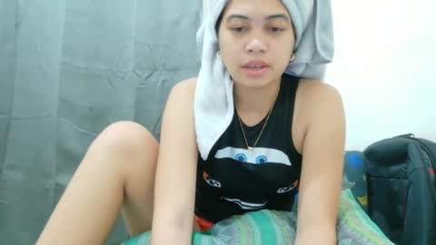 Snapshot of ursexy_pinay_skinny chatting on 04-25-26, 05:32 im jenny online show from 04-25-26, 05:32