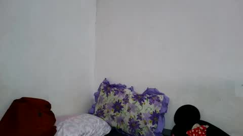 Snapshot of ursweetereca18 chatting on 05-13-26, 08:01 ERECA online show from 05-13-26, 08:01