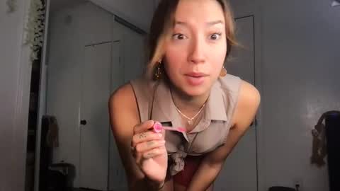 Lily online show from 11-21-25, 04:27