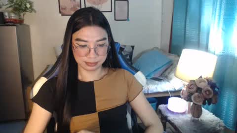 Snapshot of urwetasianprincessxx chatting on 02-13-25, 11:17 Ashley Kate Mateo Gray online show from 02-13-25, 11:17