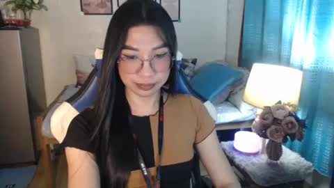 Snapshot of urwetasianprincessxx chatting on 02-20-25, 10:48 Ashley Kate Mateo Gray online show from 02-20-25, 10:48