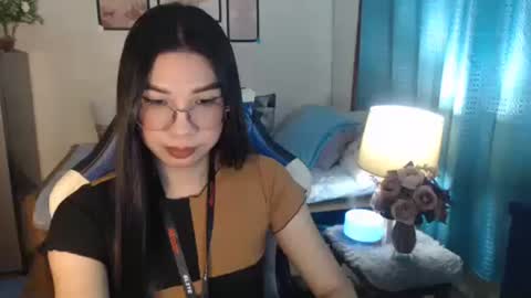 Snapshot of urwetasianprincessxx chatting on 02-28-25, 02:31 Ashley Kate Mateo Gray online show from 02-28-25, 02:31