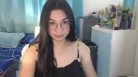Snapshot of urwetasianprincessxx chatting on 10-08-25, 10:35 Ashley Kate Mateo Gray online show from 10-08-25, 10:35