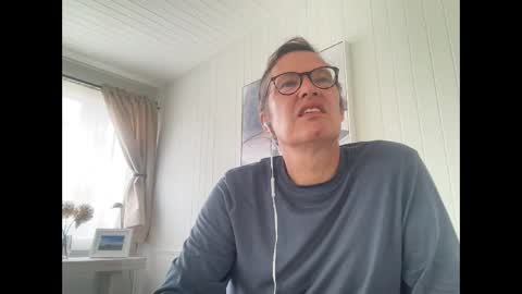 Snapshot of usablemale chatting on 03-10-25, 06:34 P online show from 03-10-25, 06:34