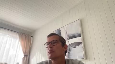 Snapshot of usablemale chatting on 10-22-25, 10:31 P online show from 10-22-25, 10:31