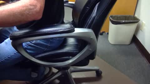 Snapshot of useemie chatting on 03-19-26, 11:31 useemie online show from 03-19-26, 11:31