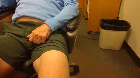 useemie online show from 05-26-26, 06:15