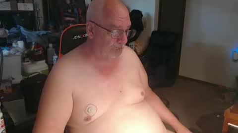 Snapshot of usgoober chatting on 05-06-26, 12:43 Eric online show from 05-06-26, 12:43