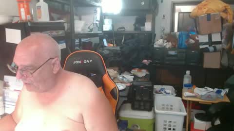 Snapshot of usgoober chatting on 06-08-26, 03:18 Eric online show from 06-08-26, 03:18