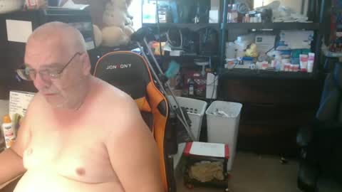 Snapshot of usgoober chatting on 06-12-26, 12:04 Eric online show from 06-12-26, 12:04