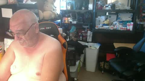 Snapshot of usgoober chatting on 06-13-26, 12:25 Eric online show from 06-13-26, 12:25
