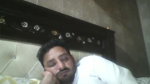 Snapshot of usman184 chatting on 03-12-25, 03:40 Mian184 online show from 03-12-25, 03:40