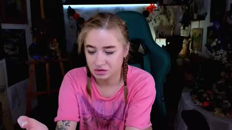 Leila online show from 10-28-25, 07:38