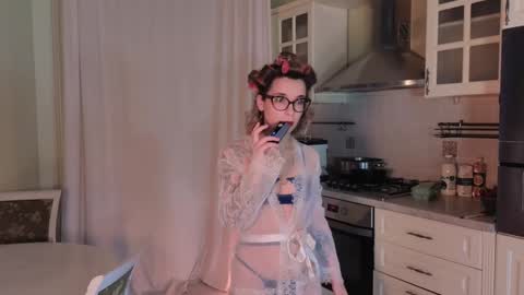 vivi online show from 12-21-24, 05:51