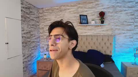 Snapshot of uyukie chatting on 10-30-25, 11:33 UYUKIE online show from 10-30-25, 11:33