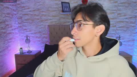 Snapshot of uyukie chatting on 11-03-25, 11:11 UYUKIE online show from 11-03-25, 11:11