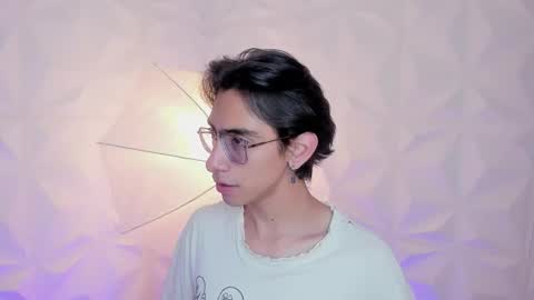 Snapshot of uyukie chatting on 03-17-26, 01:43 UYUKIE online show from 03-17-26, 01:43