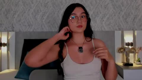 Snapshot of vaalentina_lux chatting on 06-01-26, 03:36 Vaalentina Lux online show from 06-01-26, 03:36