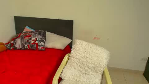 Snapshot of vaalerii_cutee chatting on 11-12-25, 02:34 valeri and markk online show from 11-12-25, 02:34