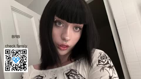 Snapshot of vailyreb chatting on 04-19-26, 06:10 Marin online show from 04-19-26, 06:10
