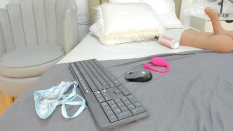 Snapshot of vaiolet__ chatting on 12-02-24, 11:18 Vaiolet online show from 12-02-24, 11:18