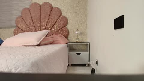 Snapshot of vaiolet_colls chatting on 02-01-26, 12:26 Vaiolet colls online show from 02-01-26, 12:26