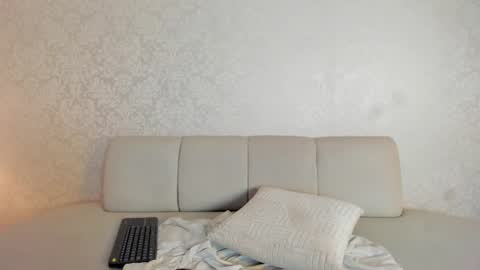 Snapshot of vaioletgirl_1 chatting on 06-13-26, 09:57 Vaiolet online show from 06-13-26, 09:57