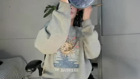 Snapshot of vaiolethsan chatting on 04-25-26, 01:41 Vaioleth online show from 04-25-26, 01:41