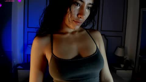 Snapshot of vaiolethsan chatting on 05-25-26, 12:33 Vaioleth online show from 05-25-26, 12:33