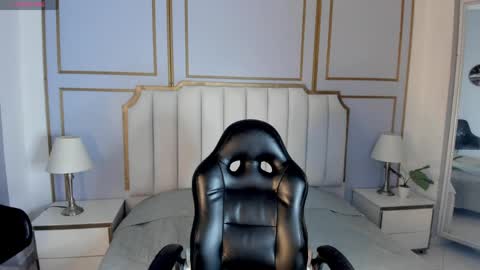 Snapshot of vaiolethsan chatting on 05-27-26, 12:02 Vaioleth online show from 05-27-26, 12:02