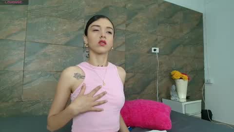 Snapshot of vaiolett_smith chatting on 02-26-25, 01:30 V A I O L E T T S M I T H online show from 02-26-25, 01:30