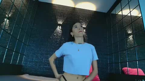 Snapshot of vaiolett_smith chatting on 02-27-25, 01:49 V A I O L E T T S M I T H online show from 02-27-25, 01:49