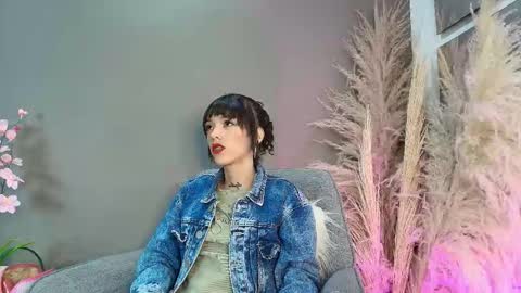 Snapshot of vaiolett_smith chatting on 02-04-26, 04:24 V A I O L E T T S M I T H online show from 02-04-26, 04:24