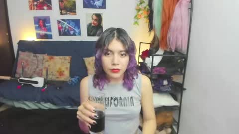 Snapshot of vaioletuwu chatting on 04-19-26, 03:39 Vaiolet1314 online show from 04-19-26, 03:39