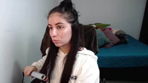 Snapshot of val_angelll chatting on 12-20-25, 03:13 valentina online show from 12-20-25, 03:13