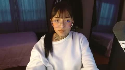 Snapshot of val_azuna chatting on 11-11-25, 10:10 valentina online show from 11-11-25, 10:10