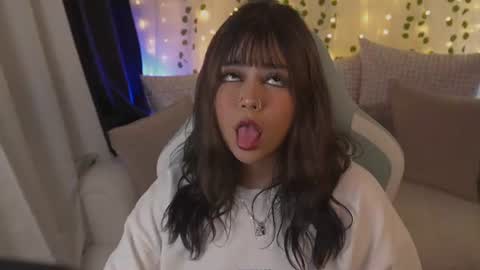 Snapshot of val_luv chatting on 06-17-26, 02:47 val online show from 06-17-26, 02:47