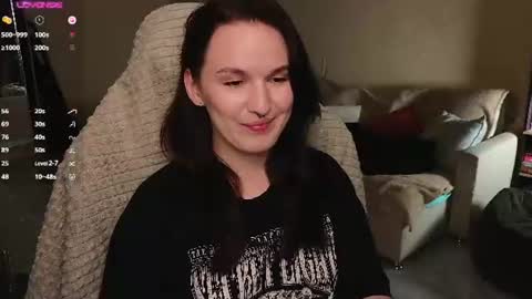 Snapshot of val_manson chatting on 06-19-26, 06:45 Val online show from 06-19-26, 06:45