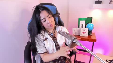 Snapshot of valecute_ chatting on 04-19-26, 08:33 Vale online show from 04-19-26, 08:33